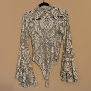 Fashion Nova Mint Green Lace Bodysuit Gold Shimmer Bell Sleeves Size S EUC